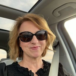 Meet your Posher, Debra